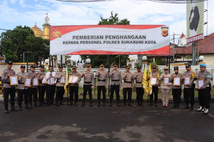 11 personel Polri dan ASN terima penghargaan Kapolres Sukabumi Kota