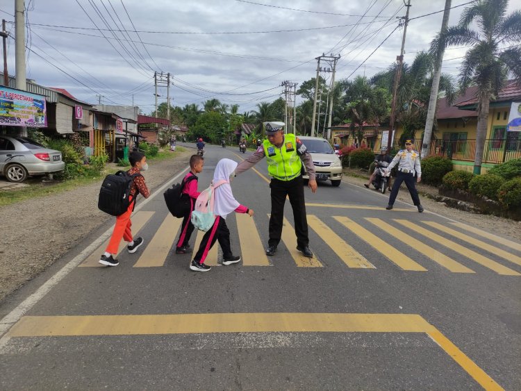 Sinergi Polri, Polres Benteng Gelar Pengaturan Lantas Bersama Dishub dan Pihak Sekolah