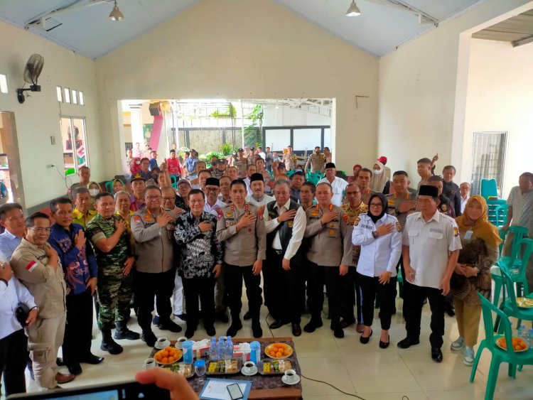 Jumat Curhat di Kedaton, Kapolda Lampung Ajak Masyarakat Selesaikan Masalah Bersama-Sama