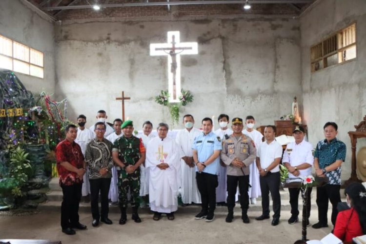 Perayaan Natal Aman, Kapolres Pesawaran dan Forkopimda Kabupaten Pesawaran Tinjau Gereja