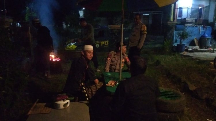 Pastikan Wilayah Binaan Tetap Aman,Bhabinkamtibmas Kontrol Ronda Malam