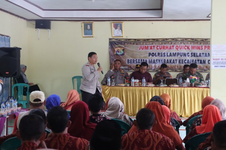 Jumat Curhat di Candipuro, Waka Polres Lampung Selatan: Warga Candipuro Akan Pasang CCTV Solusi Tekan Kejahatan