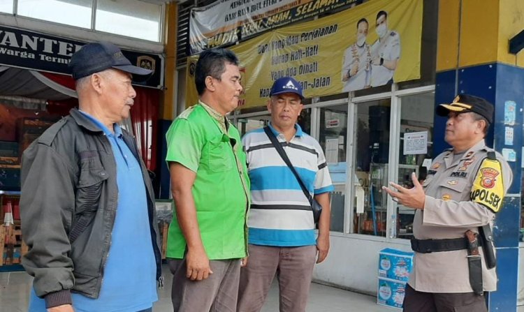 Kapolsek Baros melaksanakan sambang dengan Petugas Kemenhub dan Para Sopir Angkutan Umum