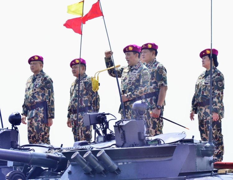 Disematkan Jadi Warga Kehormatan Korps Marinir, Kapolri: Sinergitas TNI-Polri Makin Kokoh