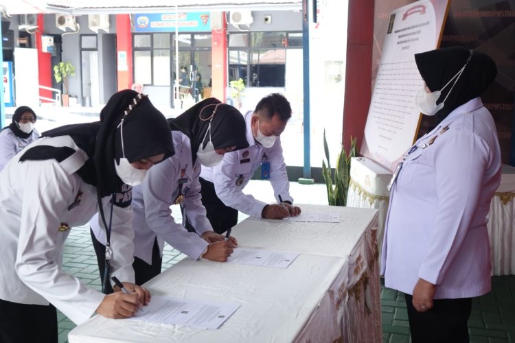 Petugas Rutan Kelas I Pondok Bambu Tandatangani Komitmen Pembangunan Zona Integritas