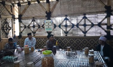 Jalin Kedekatan Dengan Ulama, Kapolsek Sukalarang Laksanakan Giat Sambang