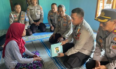 Polisi Diduga Tembak Pencuri, Kapolda Lampung Beri Santunan Keluarga Korban di Bumi Agung Way Kanan