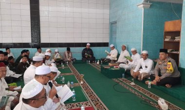 Mulia, Dekat Dengan Ulama Kapolsek Sukalarang Hadiri Acara Keagamaan