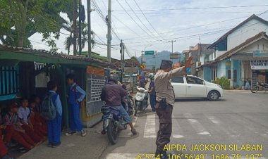 Unit Samapta Polsek Cibeureum Laksanakan Gatur Lalin