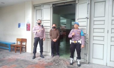 Polisi Polsek Sukalarang Pam Gereja, Antisipasi Gangguan Kamtibmas