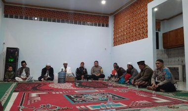 Kapolsek Sukalarang Ikuti Pengajian Rutin Dirumah Tokoh Masyarakat
