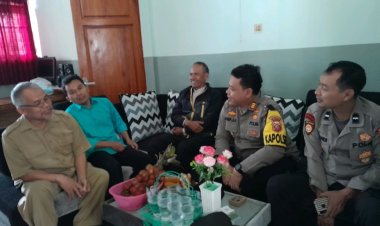 Kapolsek Sukalarang Sambang ke Kepala Sekolah SMPN 1 Sukalarang
