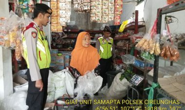 Polsek Cireunghas Cek Katersediaan Sembako Di Wilayah Kecamatan Cireunghas
