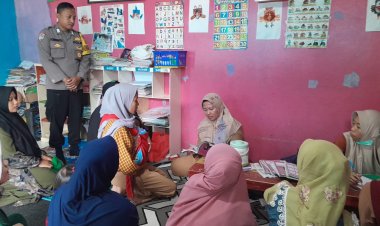 Bhabinkamtibmas Pengecekan dan monitoring Pemberian Vitamin di Posyandu Desa Titisan