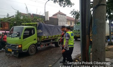 Personel Polsek Cibeureum Polres Sukabumi Kota Lakukan Gatur Lalin
