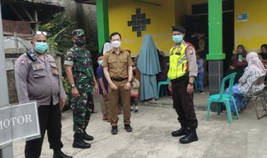 Sinergitas TNI-POLRI, Personel Polsek Cireunghas Bersama Danposramil Lakukan Sambang Warga