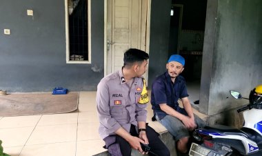 Bhabinkamtibmas Polsek Sukalarang Sampaikan Himbauan Kamtibmas Dalam Giat Sambang
