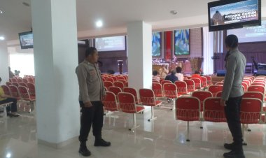 Bhabinkamtibmas Polsek Sukalarang Rutin PAM Gereja Setiap Minggu