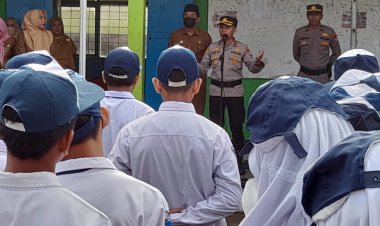 Cegah Tawuran Kapolsek Jadi Pembina Upacara
