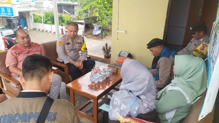 Dengarkan Curhatan Warga, Polsek Kebonpedes Gelar Jum'at Curhat