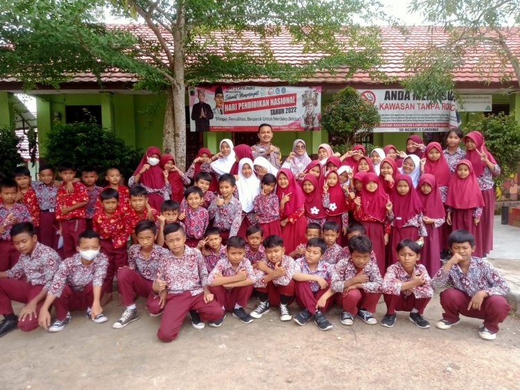 Bhabinkamtibmas Polsek Natar, Lampung Selatan AIPDA Theoda Sambang dan Binluh Sekolah SDN 2 Desa Candimas