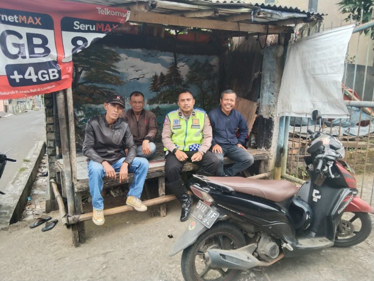 Unit Lantas Polsek Cikole Laksanakan Sambang Kepada Ojek Pangkalan