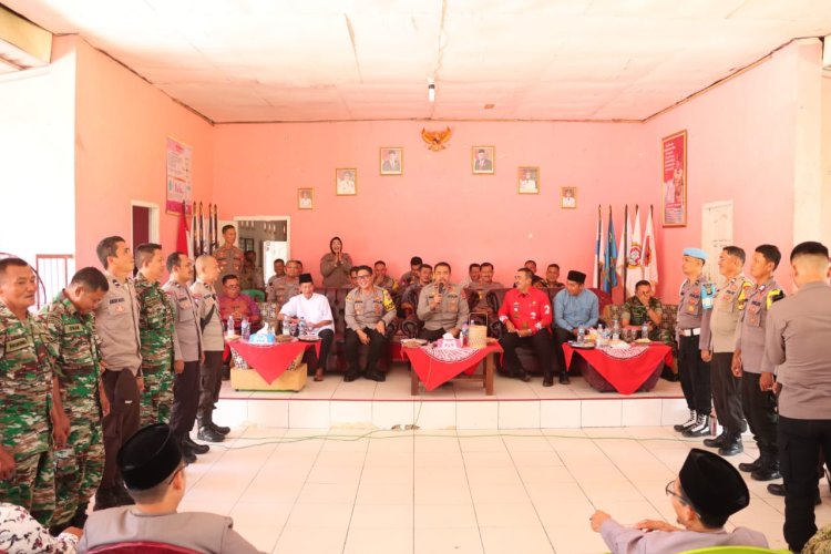 Jumat Curhat, Wakapolda Lampung Brigjen Dr. Pol Umar Effendi Sambangi Masyarakat di Merbau Mataram