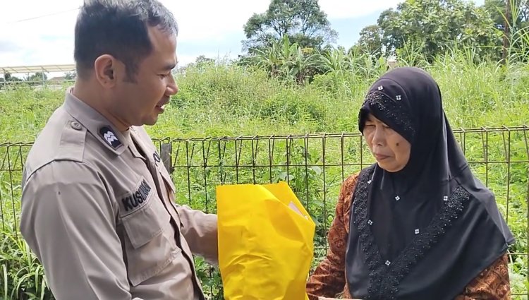 Polsek Cikole Laksanakan Giat Berbagi