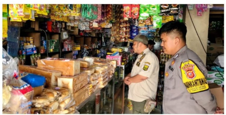Giat Sambang, Bhabinkamtibmas Polsek Sukalarang Kunjungi Pedagang Pasar
