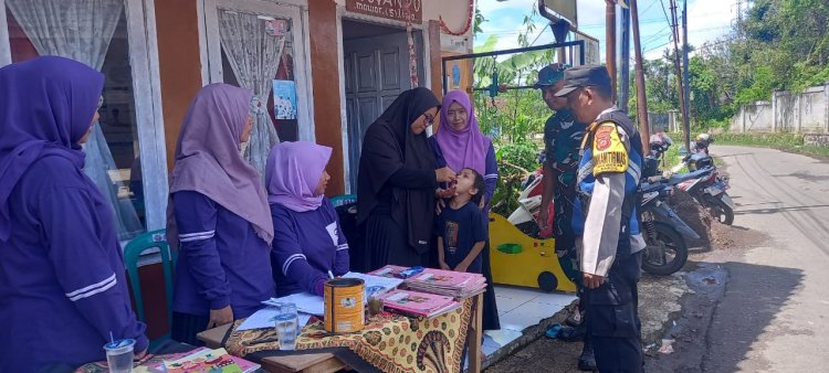 Polri Peduli Balita datangi Posyandu Mawar 5 di Tespong Kelurahan Jayamekar Kecamatan Baros Kota Sukabumi