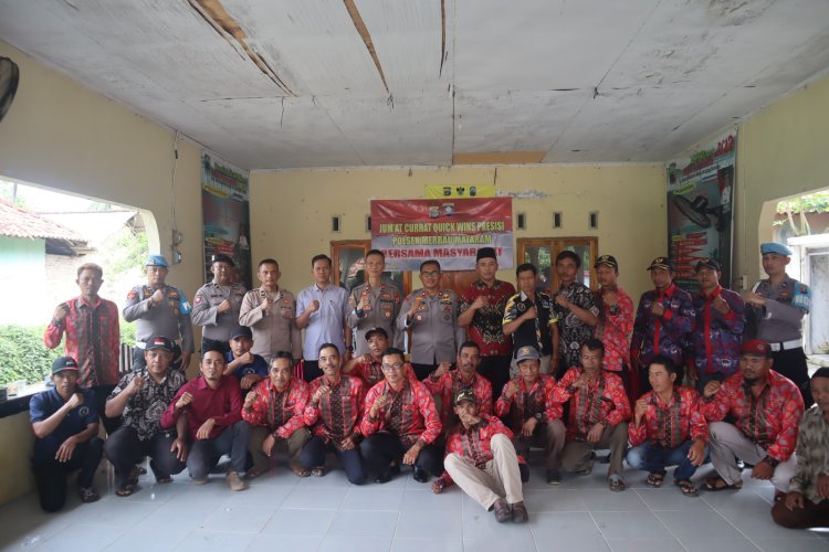 Wakapolres  Lampung Selatan Kembali Laksanakan Jum’at Curhat Quick Wins Presisi Bersama Warga Desa Puji Rahayu