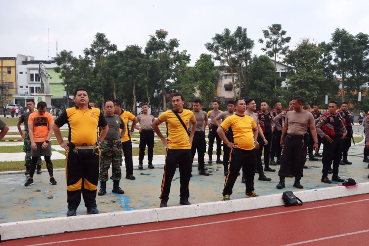 Perkuat Sinergitas, Kapolsek Kebonpedes Ikuti Olahraga Bersama TNI - Polri