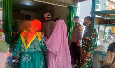Sinergitas Dengan TNI, Bhabinkamtibmas Dan Babinsa Laksanakan Pengecekan Harga Sembako