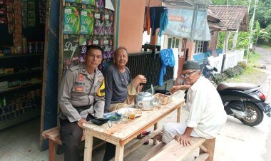 Kunjungan Silaturahmi Bhabinkamtibmas Polsek Cireunghas Kepada Tokoh Masyarakat