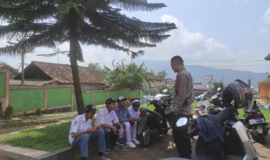 Bhabinkamtibmas Berikan Himbauan Dalam Melakukan Pergaulan Di Kalangan Remaja