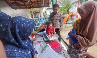 Peduli Kesehatan Ibu Hamil dan Balita, Bhabinkamtibmas Sambangi Posyandu