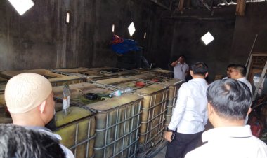 Polda Lampung Gerebek Gudang Pengoplos Minyak Mentah yang diduga Milik Seorang Oknum Anggota Polri