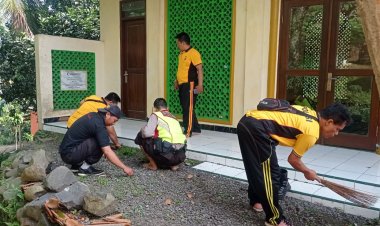 Bhakti Religi Polsek Cireunghas Polres Sukabumi Kota,Di Pondok Pesantren Darul Abror