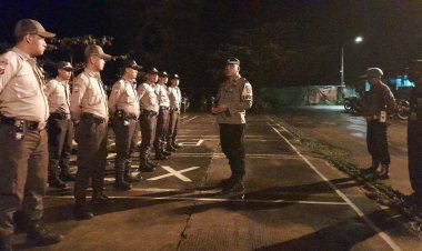Patroli Malam, Kapolsek Sukalarang Berikan Pembinaan Kepada Satpam