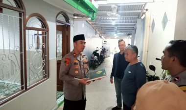 Polsek Metro Setia Budi Jakarta Selatan Beri Bantuan Sosial dan Renovasi Pembangunan Musholla Al Mutaqlimin