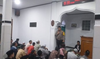 Kapolsek Sukalarang Laksanakan Kegiatan Transit (Taraweh Antar Masigit)
