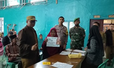 Bhabinkamtibmas Monitoring Penyaluran BLT DD Tahun Anggaran 2023 Desa  Prianganjaya