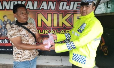 Berkah Ramadhan, Polsek Sukalarang Berbagi Takjil Gratis Untuk Masyarakat