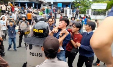 Demo Tolak Perpu Cipta Kerja Berakhir Bentrok