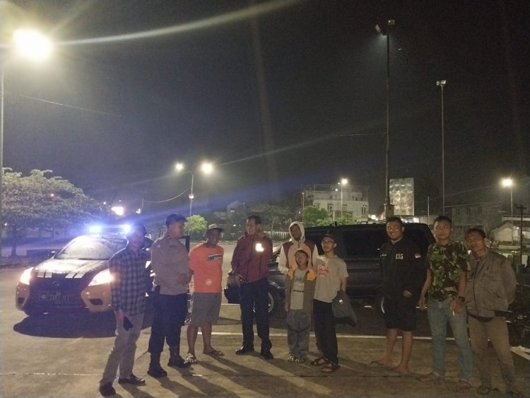 Antisipasi Gangguan Kamtibmas Pada Malam Minggu, Polsek Baros Laksanakan Patroli