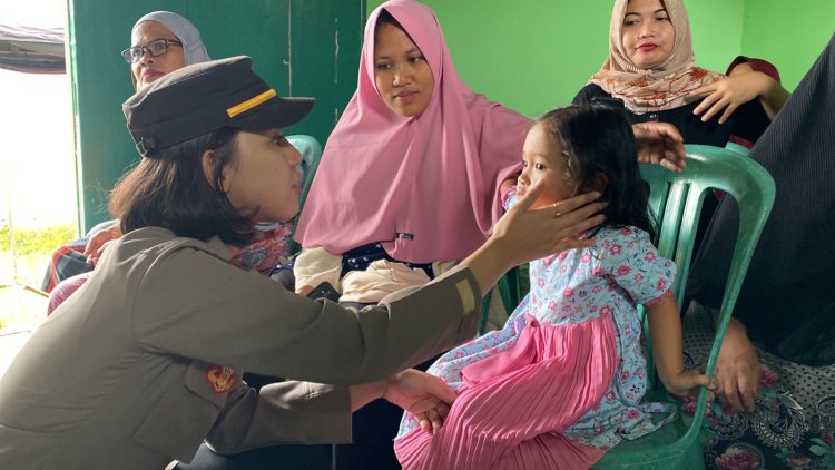 Dipimpin Dokter Cantik, Sidokkes Polres Lampung Selatan Gelar Healing Korban Puting Beliung di Sukapura Sragi