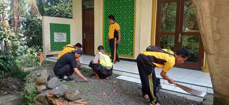 Bhakti Religi Polsek Cireunghas Polres Sukabumi Kota,Di Pondok Pesantren Darul Abror