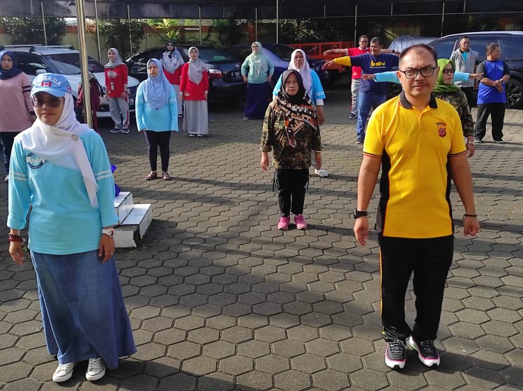 Pererat Silaturahmi, Kapolsek Warudoyong Melaksanakan Olahraga Bersama