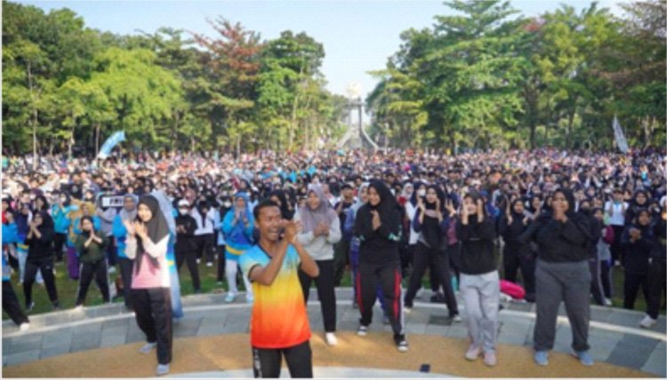 Dies Natalis Universitas Negeri Semarang Ke-58 Gelar Jalan Sehat Hingga Parade Budaya Nusantara