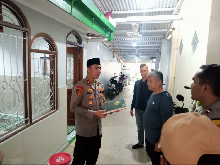 Polsek Metro Setia Budi Jakarta Selatan Beri Bantuan Sosial dan Renovasi Pembangunan Musholla Al Mutaqlimin